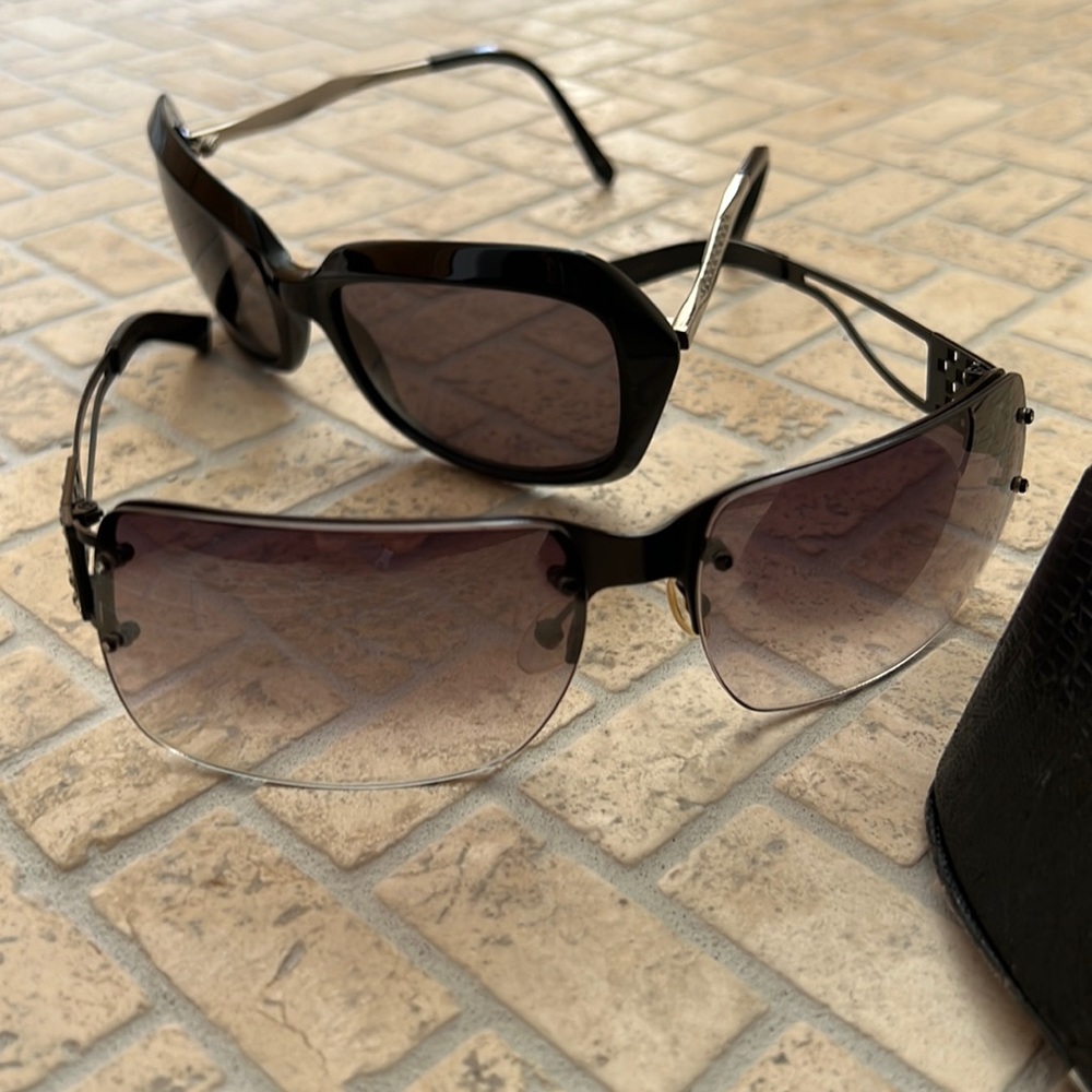 2 pairs badgley Mischa sunglasses